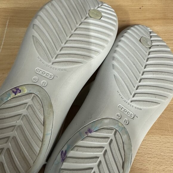 Crocs Serena Flip Sandals Women’s Size 11 White Floral Print Slingback Comfort - Picture 7 of 7